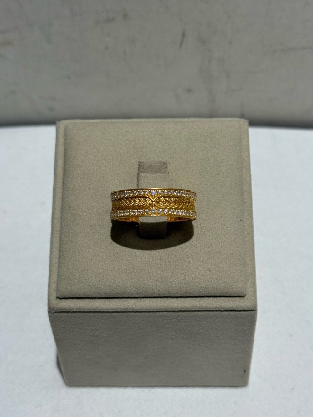 Chaohongji Filigree Wind and Bridge Design Gold Ring with 0.32ct Diamond